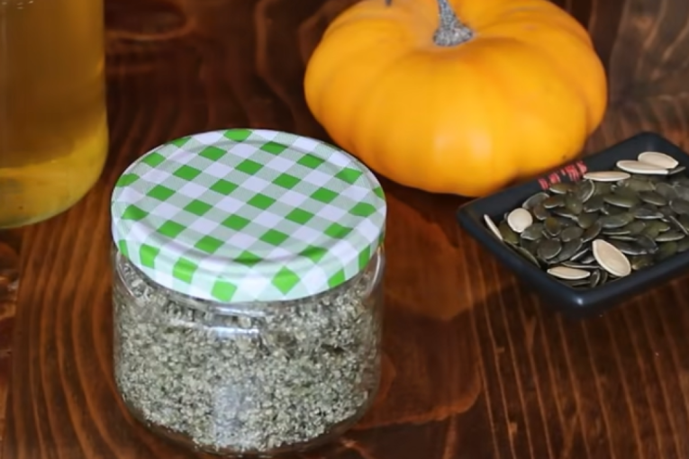 Muškarci, pažljivo čitajte: Ovo je najjača mešavina za prostatu, a čisti i creva