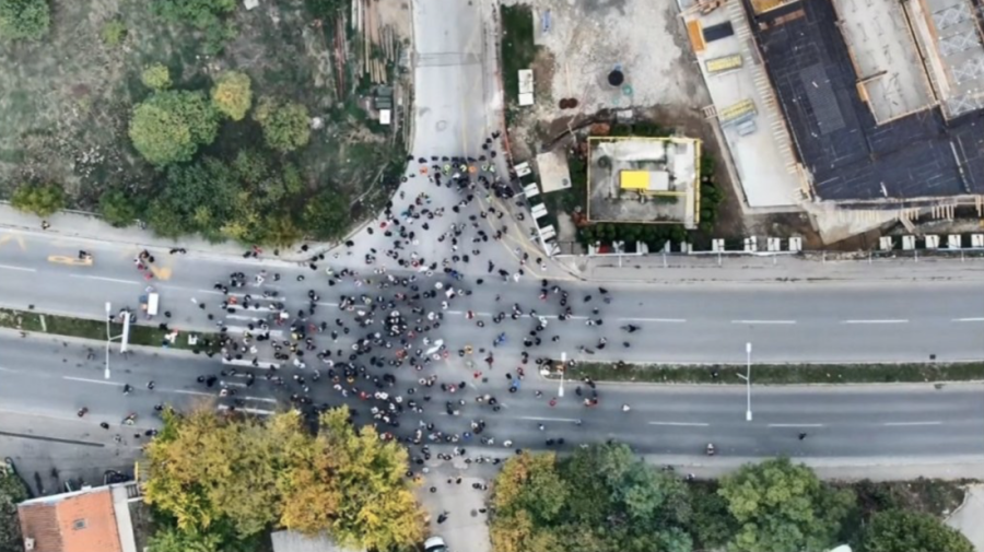 Jedva se skupili! Mali broj ljudi na protestu ispred TV Informer