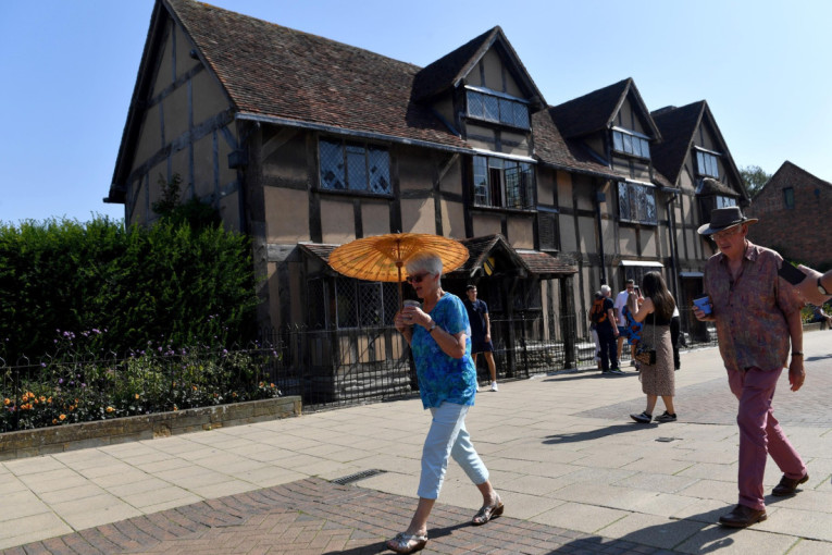 Automobil se zakucao u Šekspirovu kuću iz 17. veka: Oštećeno istorijsko zdanje