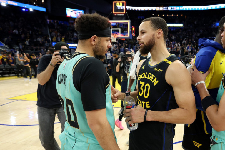 Pravo niotkuda: Golden Stejt otpustio Karija!