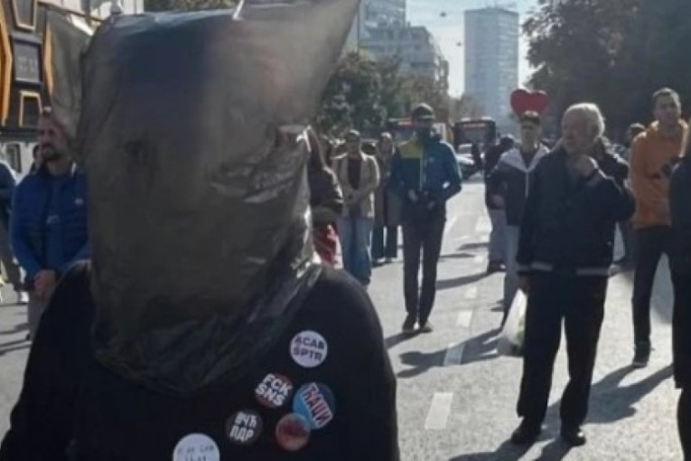 Blokaderi slede primer sledbenika najvećeg ukrajinskog naciste Bandere (VIDEO)