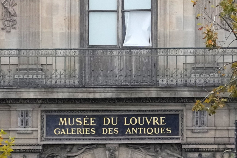 Nešu od malena život nije mazio i često bio gladan pod vedrim nebom - prijatelji ga ipak nisu zaboravili i sada mu grade kuću (FOTO)