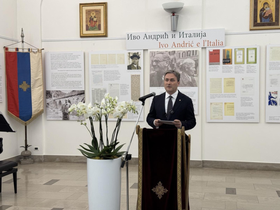 U Trstu otvorena izložba posvećena Ivi Andriću: Njegove reči nas i danas uče da je u tišini sigurnost, a u kulturi - trajnost (FOTO)