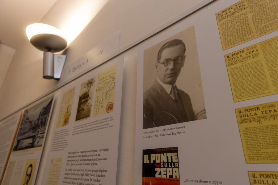 U Trstu otvorena izložba posvećena Ivi Andriću: Njegove reči nas i danas uče da je u tišini sigurnost, a u kulturi - trajnost (FOTO)