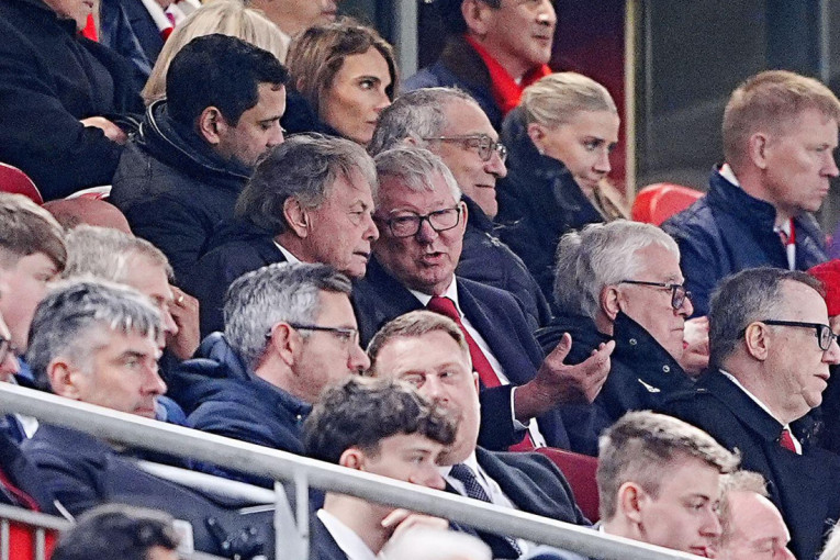 Zajednička slika Fergusona i Dalgliša digla buru: Ono što su radili na poluvremenu najvećeg meča Engleske za neke je nedopustivo (VIDEO)