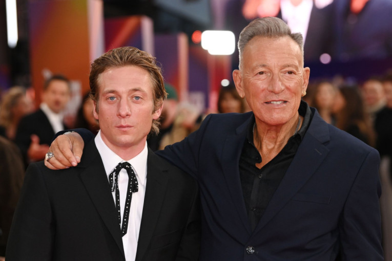 Brus Springstin priznao da je ljubomoran na Džeremija Alena Vajta: Kad sam ja bio ovako zgodan? (FOTO/VIDEO)