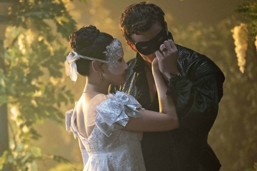 Netfliks objavio trejler za četvrtu sezonu "Bridžertona": Nova ljubavna priča počinje na balu pod maskama (FOTO/VIDEO)