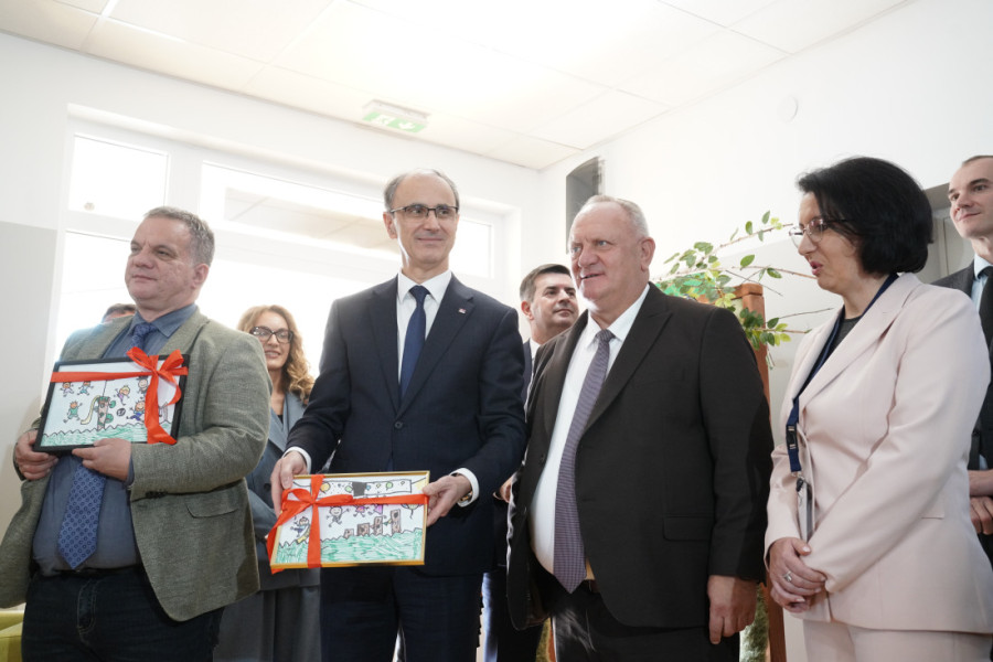 Premijer Macut otvorio vrtić u Leskovcu (FOTO/VIDEO)