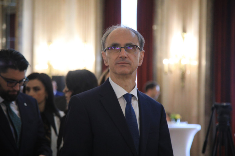 Premijer Macut i delegacija Srbije sutra na Osmom Međunarodnom sajmu uvoza u Šangaju