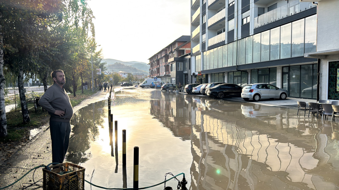 Potop u Novom Pazaru: Ulice i podrumi pod vodom nakon što je pukla glavna cev - ovo su slike sa lica mesta (FOTO)