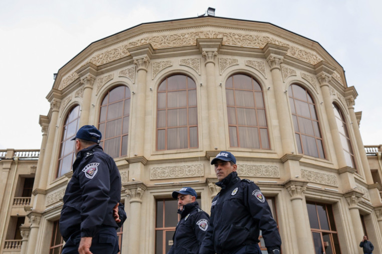 Korupcionaški skandal potresa Jermeniju: Gradonačelnik uhapšen zbog mita od 10.000 dolara! (VIDEO)