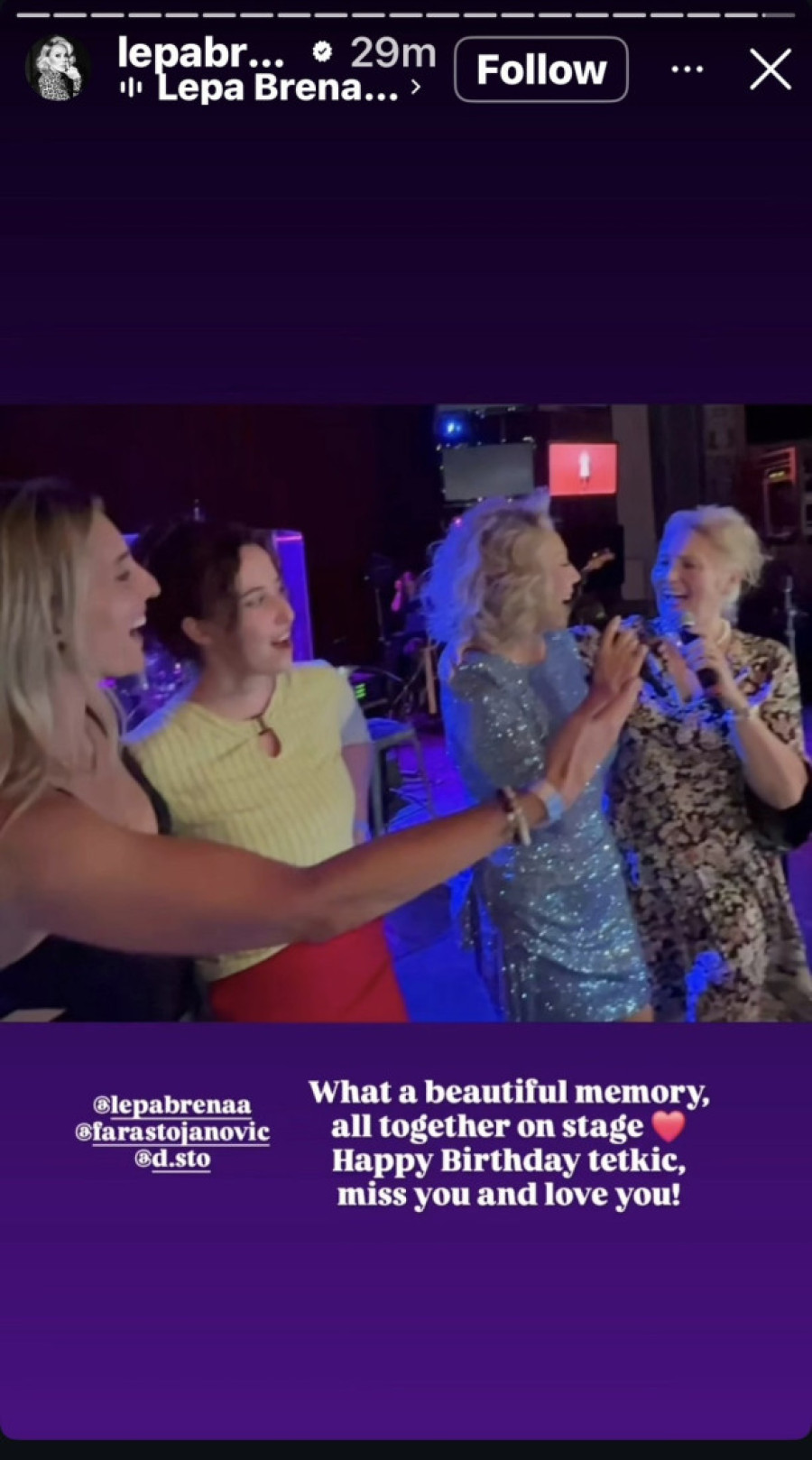 Lepa Brena peva sa rođenom sestrom: Osvanuo dirljiv momenat (FOTO)