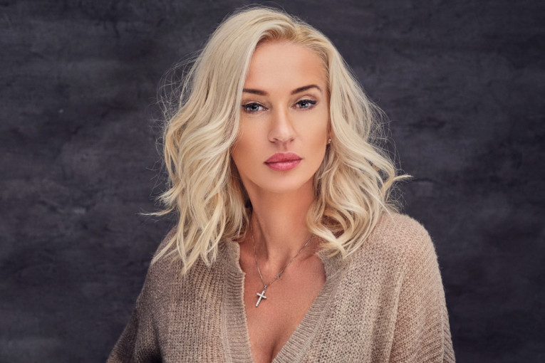 Unikatan sivi kaput i savršeno uklopljeni aksesoari: Kraljica Maksima zrači elegancijom (FOTO)