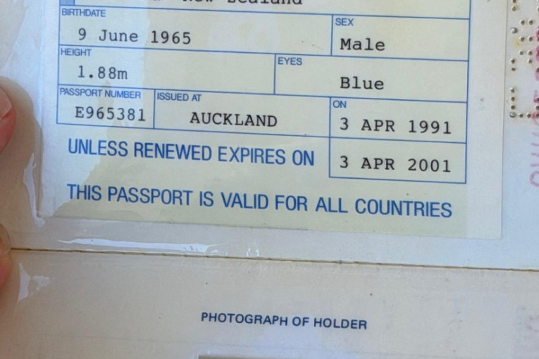 Ovaj čovek ima najduže ime na svetu: Sadrži preko 2.000 reči, a njegov pasoš je tek posebna priča (FOTO)