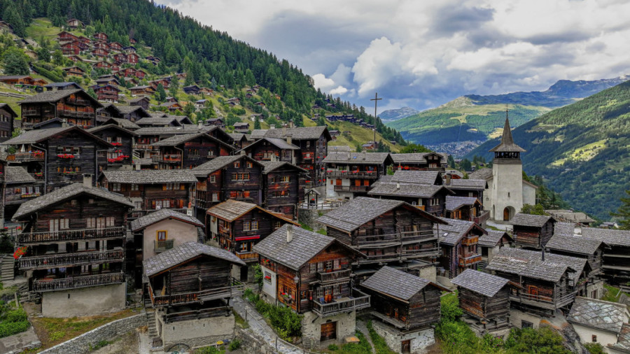 Tajanstvena tradicija idiličnog alpskog mesta: Selo u kojem niko ne želi da načne svoj komad sira (FOTO)