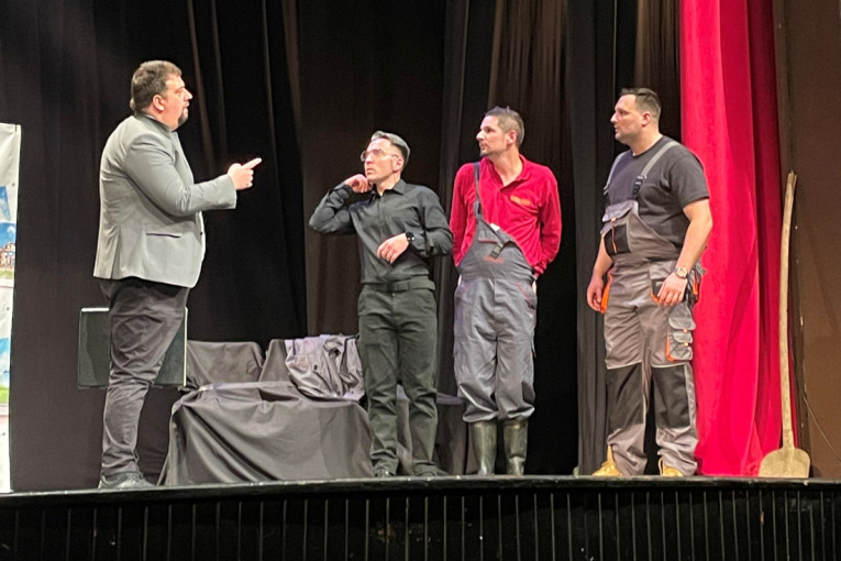 Tri unuka, jedno nasledstvo i mnogo problema: Nova komedija Kruševac geta oduševila Beograđane