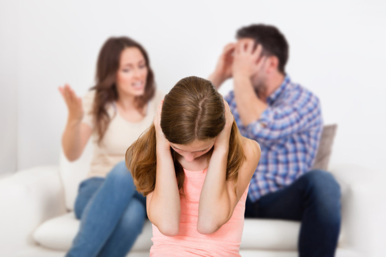 Kada razvod postane rat! Deca plaćaju najveću cenu sukoba roditelja (FOTO/VIDEO)