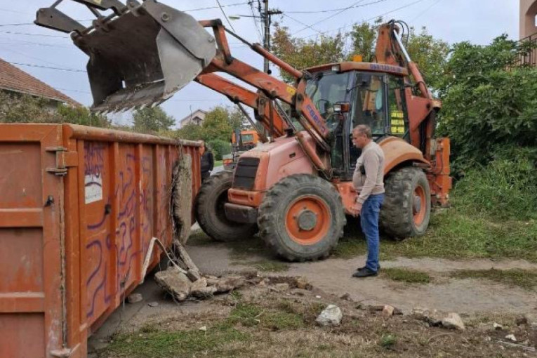 "Gradska čistoća" i Fondacija "Zajedno za osmeh" pomogle porodici Mladenović iz Borče