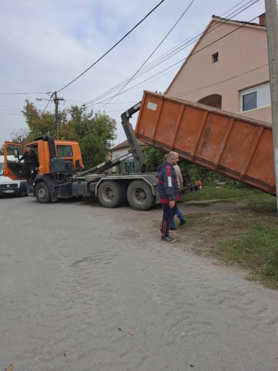 "Gradska čistoća" i Fondacija "Zajedno za osmeh" pomogle porodici Mladenović iz Borče