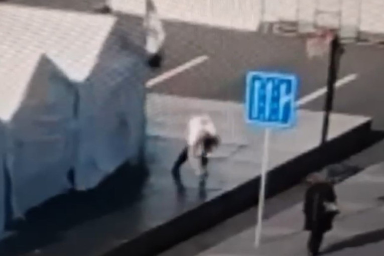 Premijer se javio iz Londona: Incident politički motivisan, težak i nedopustiv čin nasilja (VIDEO)