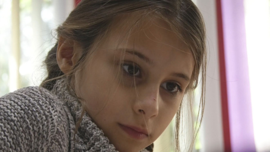 Lepo je u školi, ali mi ponekad nedostaju drugari: Eldina je jedina učenica u planinskom selu (FOTO)