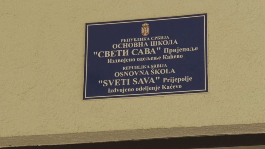 Lepo je u školi, ali mi ponekad nedostaju drugari: Eldina je jedina učenica u planinskom selu (FOTO)