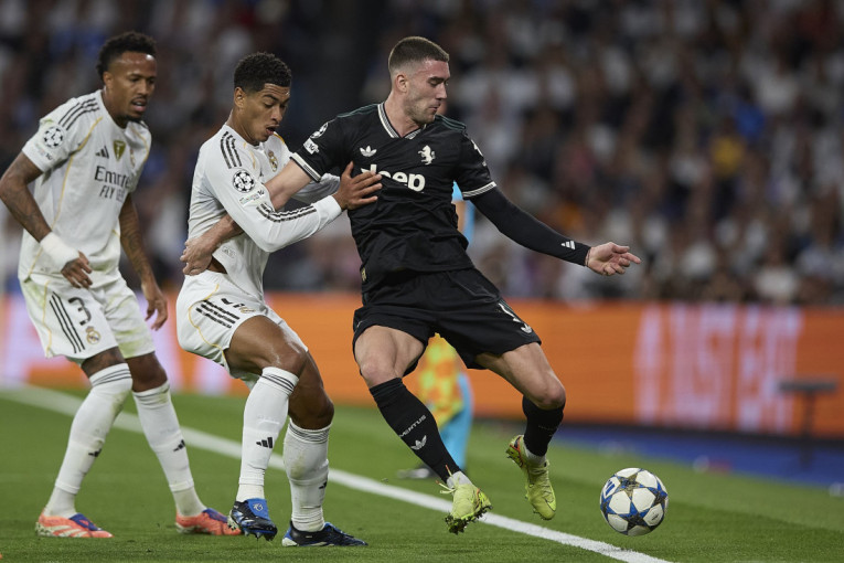 Belingem kaznio Vlahovićev promašaj: Petarde Čelsija i Liverpul (FULL HD VIDEO)