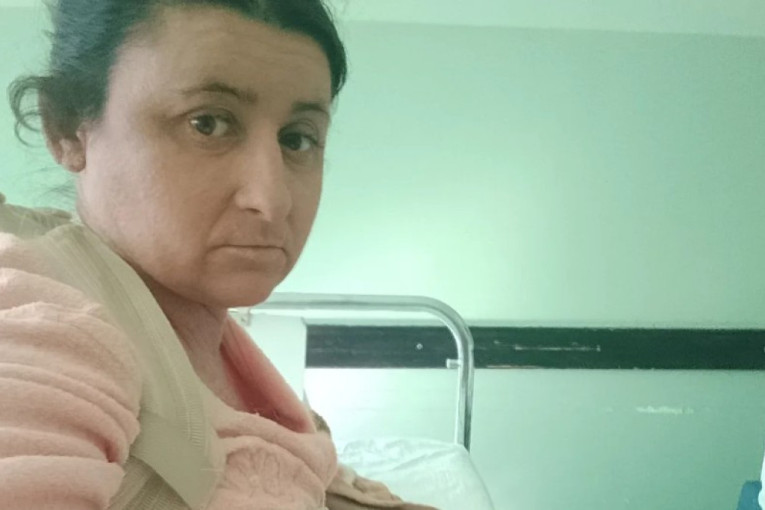 Žizela završila u bolnici: Već 20 dana leži u gipsu, oglasila se iz kreveta (FOTO)