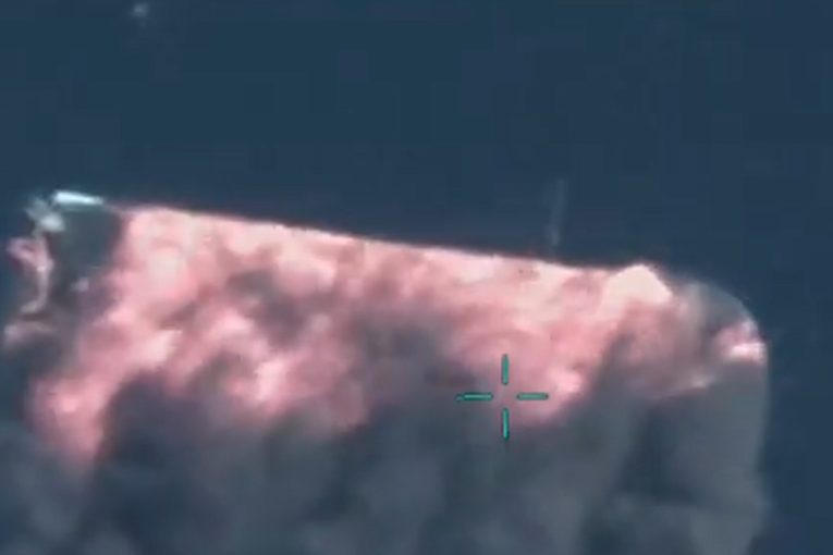 Amerika pogodila brod u Tihom okeanu! Tvrde da je prevozio drogu, poginule 3 osobe (VIDEO)