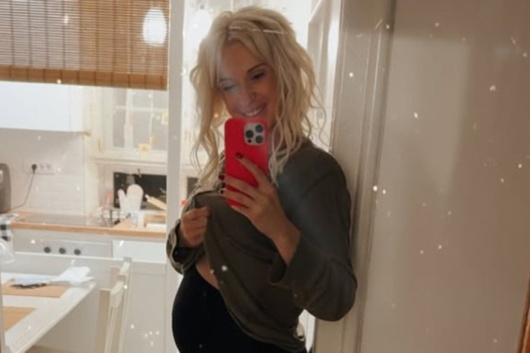 Anja Mit priprema stvari za rođenje bebe, zvanično otkrila i pol bebe: "Gle, koliko čarapa!" (VIDEO)