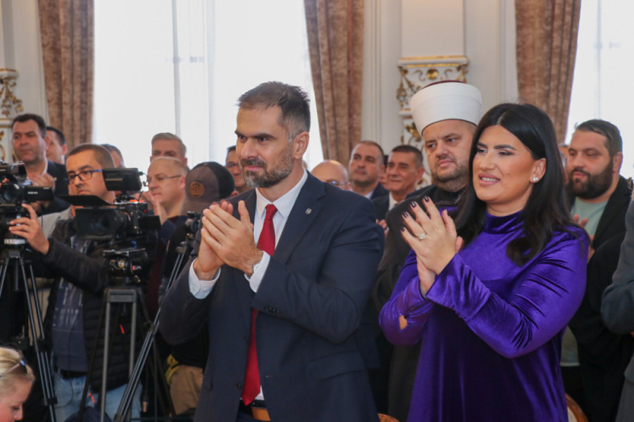 Mićin i Vučinić dodelili Oktobarske nagrade i Novembarsku povelju grada Novog Sada