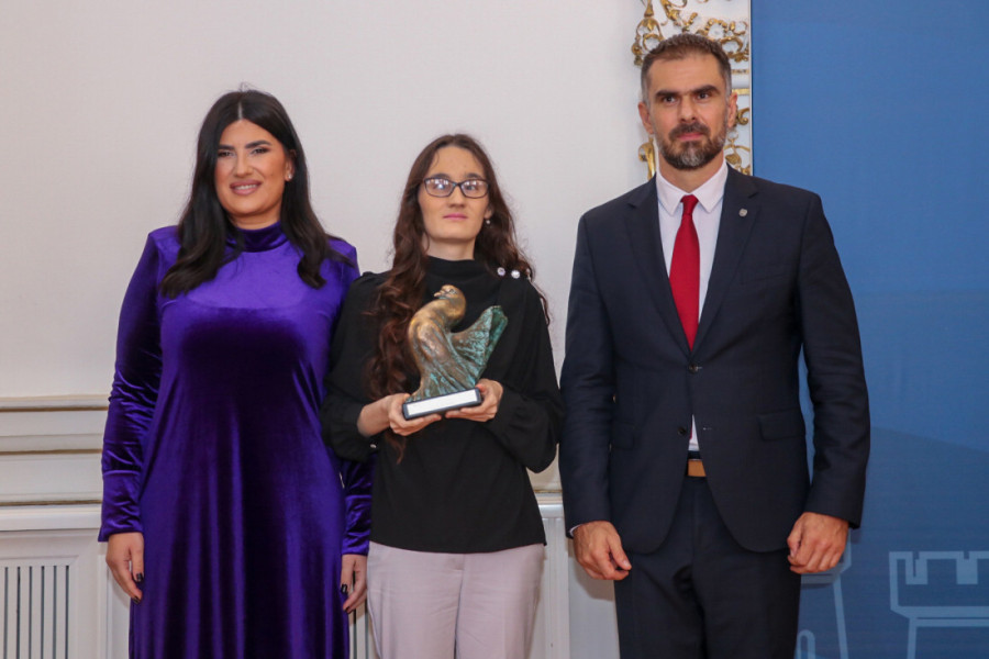 Mićin i Vučinić dodelili Oktobarske nagrade i Novembarsku povelju grada Novog Sada