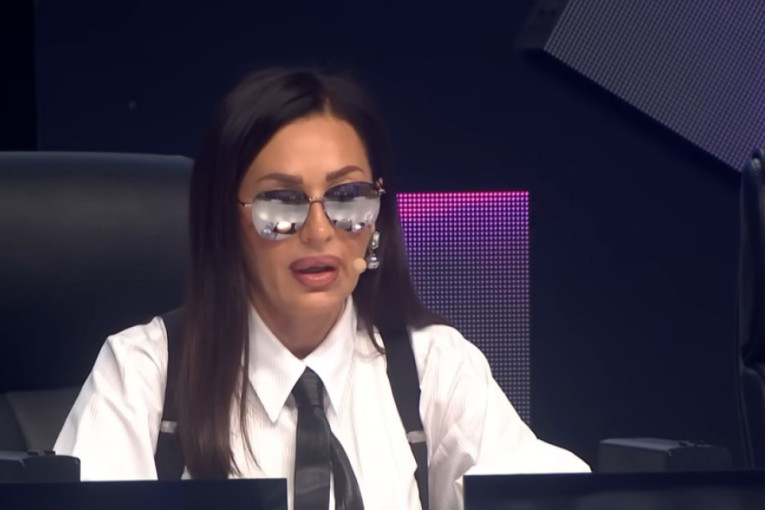 "Nije skandalozno da osoba s takvim korenima podiže bugarsku zastavu" Svi opet o Cecinom nastupu u Makedoniji!