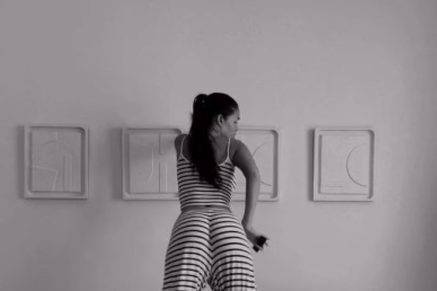 Džehva objavila kućni video: Popela se na krevet, pa zamešala kukovima