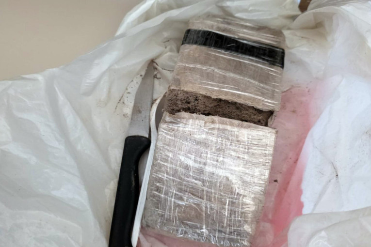 Užas u Beogradu! Trojica upala u školu i pretukla učenika čekićem!