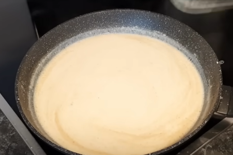 Simbolizuju dug i sladak život: Kako se mese tradicionalni mladenčići