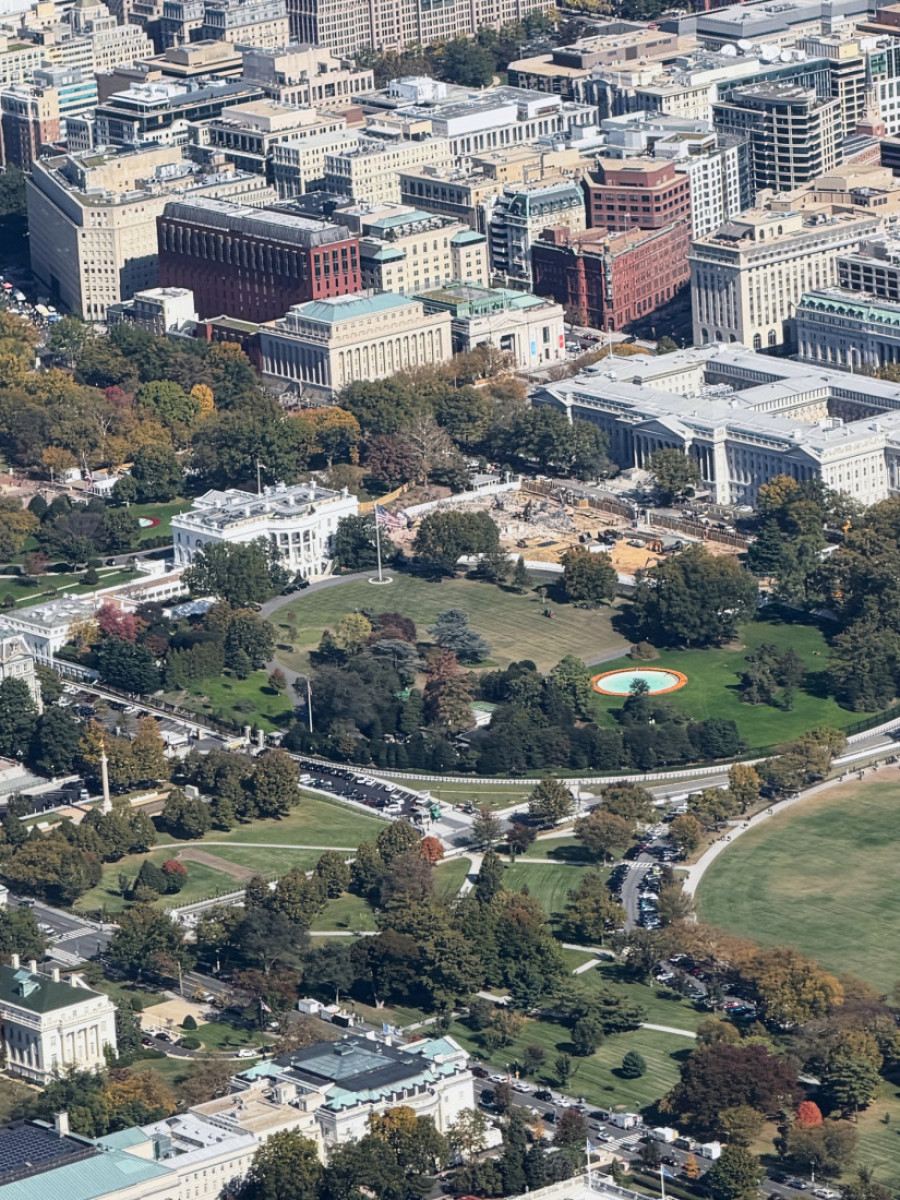 Nema više Istočnog krila Bele kuće: Pojavile se prve fotografije posle rušenja zdanja, na njegovom mestu niče balska dvorana (FOTO)
