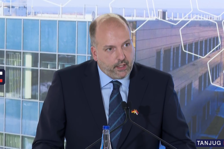 Otvorena fabrika kompanije Milbauer u Staroj Pazovi: Predsednik Vučić -  Ovo je jedan od kamena temeljaca moderne Srbije! (VIDEO)