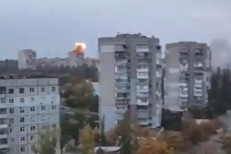 Odzvanja na sve strane, eksplozije tresu grad: 30 sekundi pakla u Hersonu! (VIDEO)