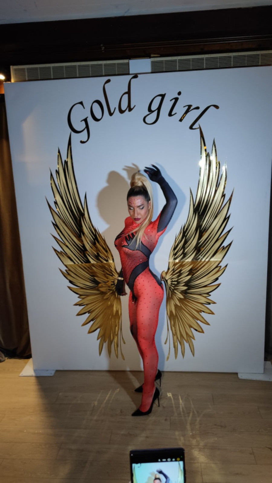 Jovana Jeremić pomerila granice! Voditeljka došla gola na svoj rođendan (FOTO)