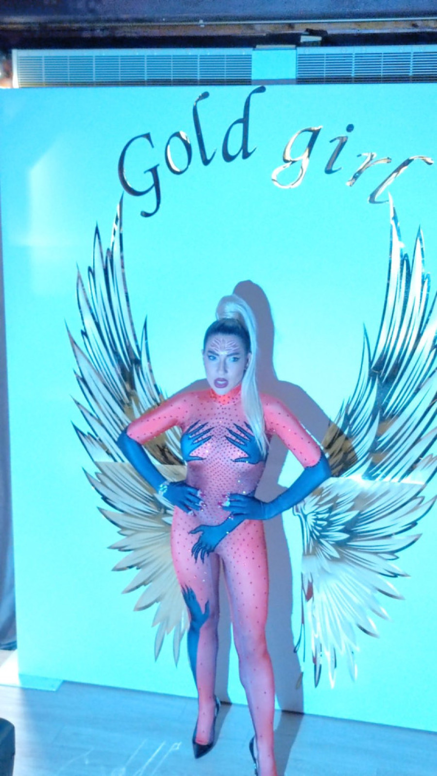 Jovana Jeremić pomerila granice! Voditeljka došla gola na svoj rođendan (FOTO)