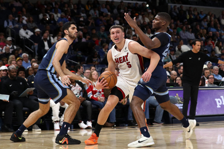 Sjajni Jović i Majami ponizili Memfis: Fenomenalan duel Vembanjame i Vilijamsona! (VIDEO)