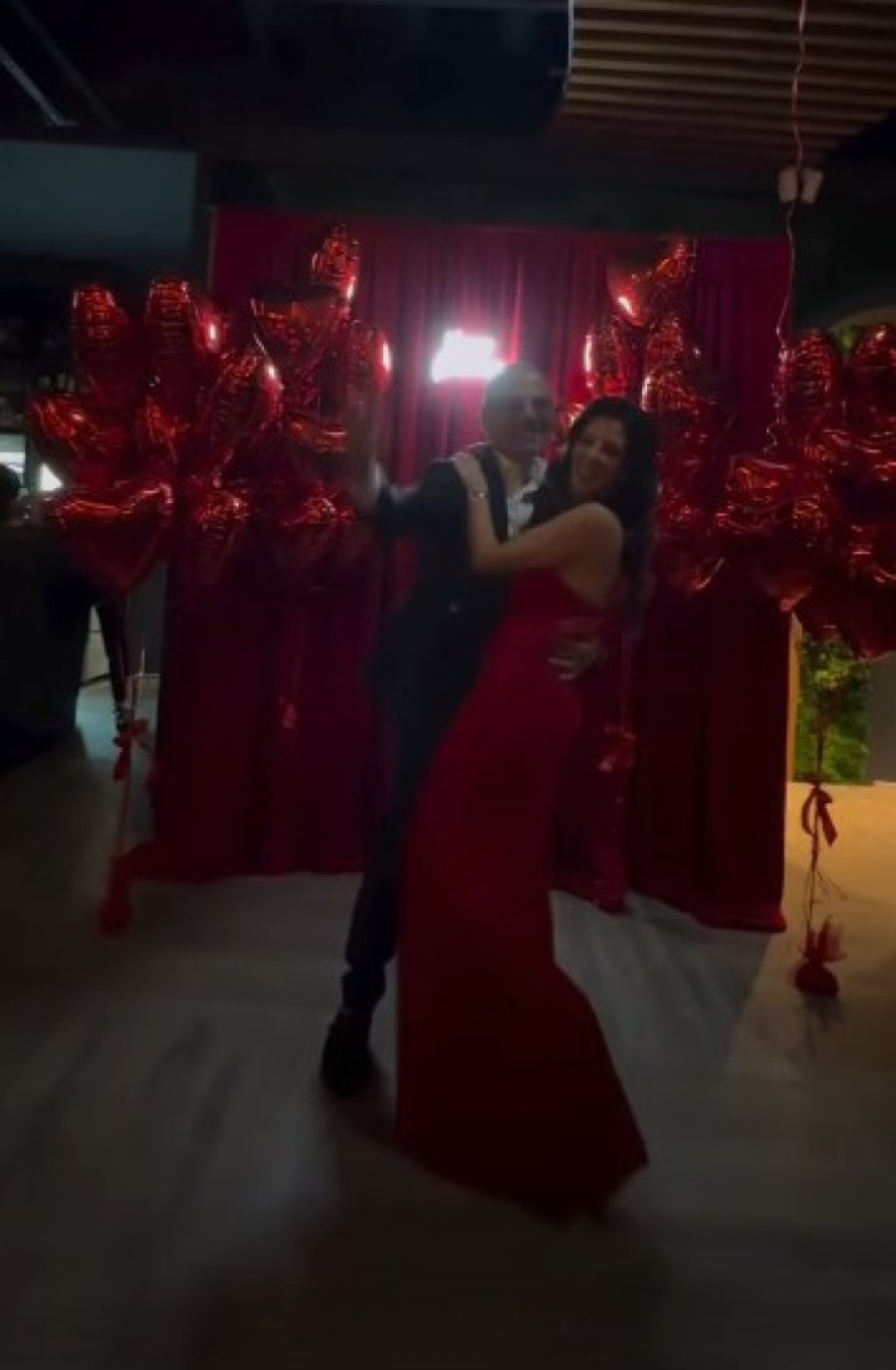 Ana Sević organizovala gala slavlje za 40. rođendan: Zapevao Darko Lazić i ova pevačica! (VIDEO)