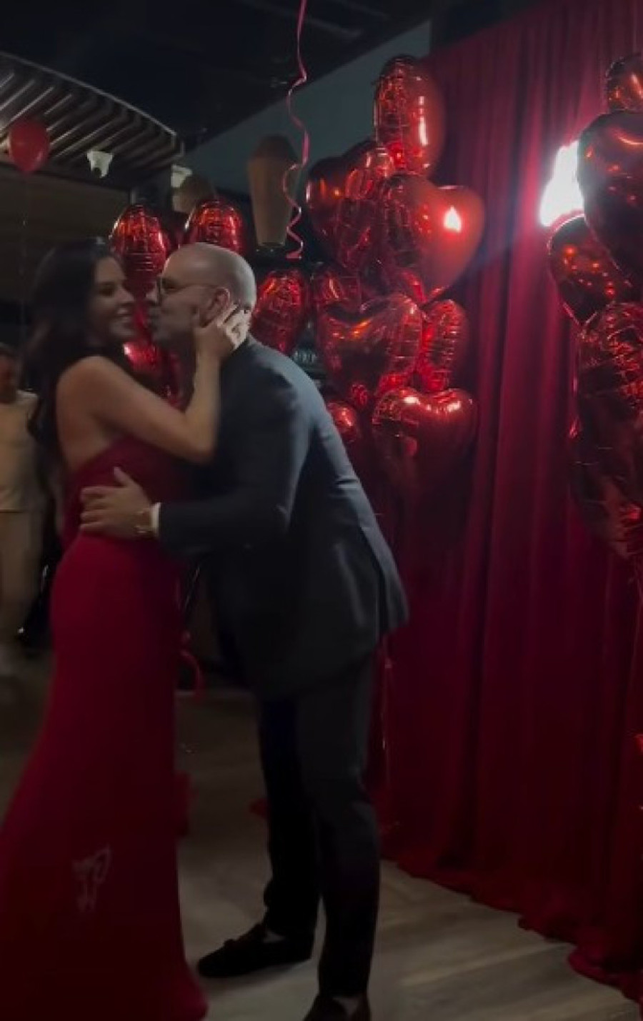 Ana Sević organizovala gala slavlje za 40. rođendan: Zapevao Darko Lazić i ova pevačica! (VIDEO)