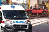Stravična nesreća u Batajnici: Auto pao sa dizalice i teško povredio muškarca!