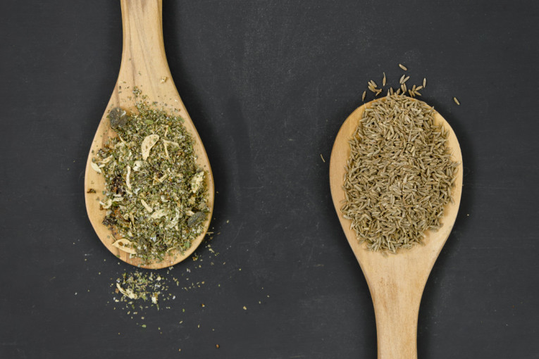 Odlično se slaže uz povrće, ali i ribu: Sos od belog luka će svako jelo učiniti ukusnijim i kremastijim (RECEPT)