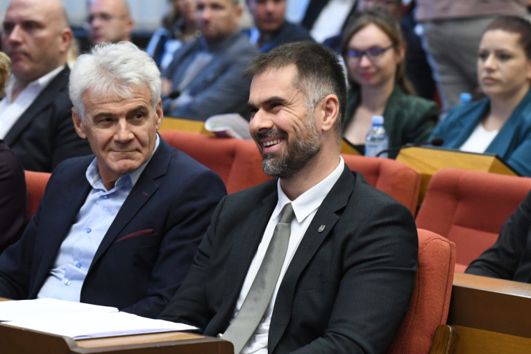 Mićin čestitao Uskrs: Novi Sad ostaje simbol zajedništva!