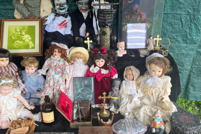 Zažalila je zbog ove kupovine: Britanka proživljava agoniju zbog uklete lutke, budi se sa ogrebotinama od kandži (FOTO)