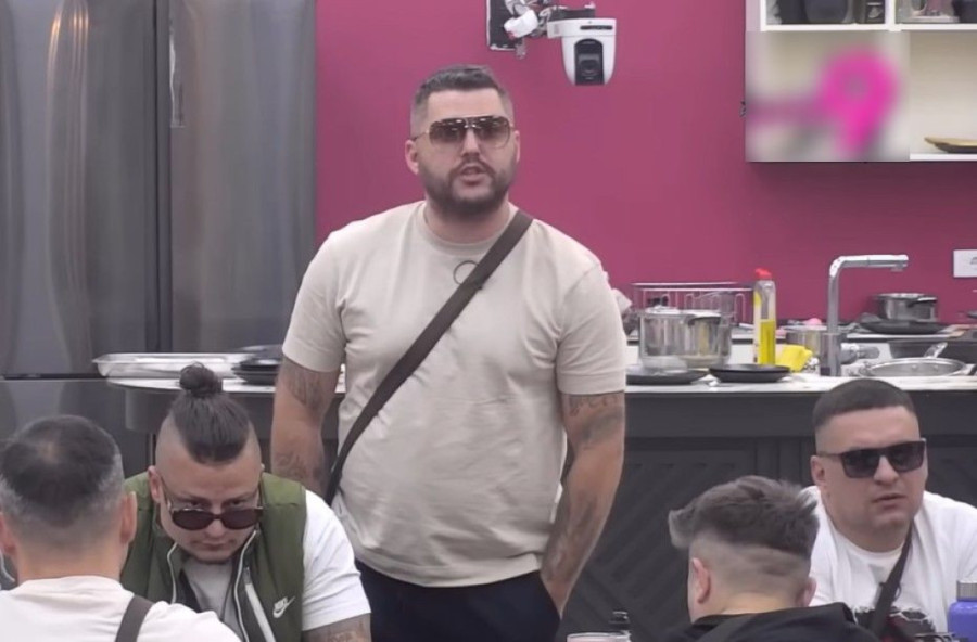 Pomirenje na pomolu? Šok razgovor Aneli i Asmina nakon tuče: "Voleo bi ti, znam"