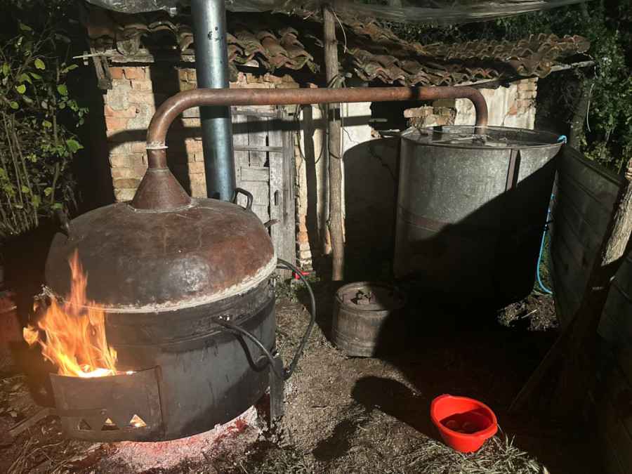 Puši se vesela mašina: Nenad je zanat naučio od dede i ne prepušta ga zaboravu! (FOTO)